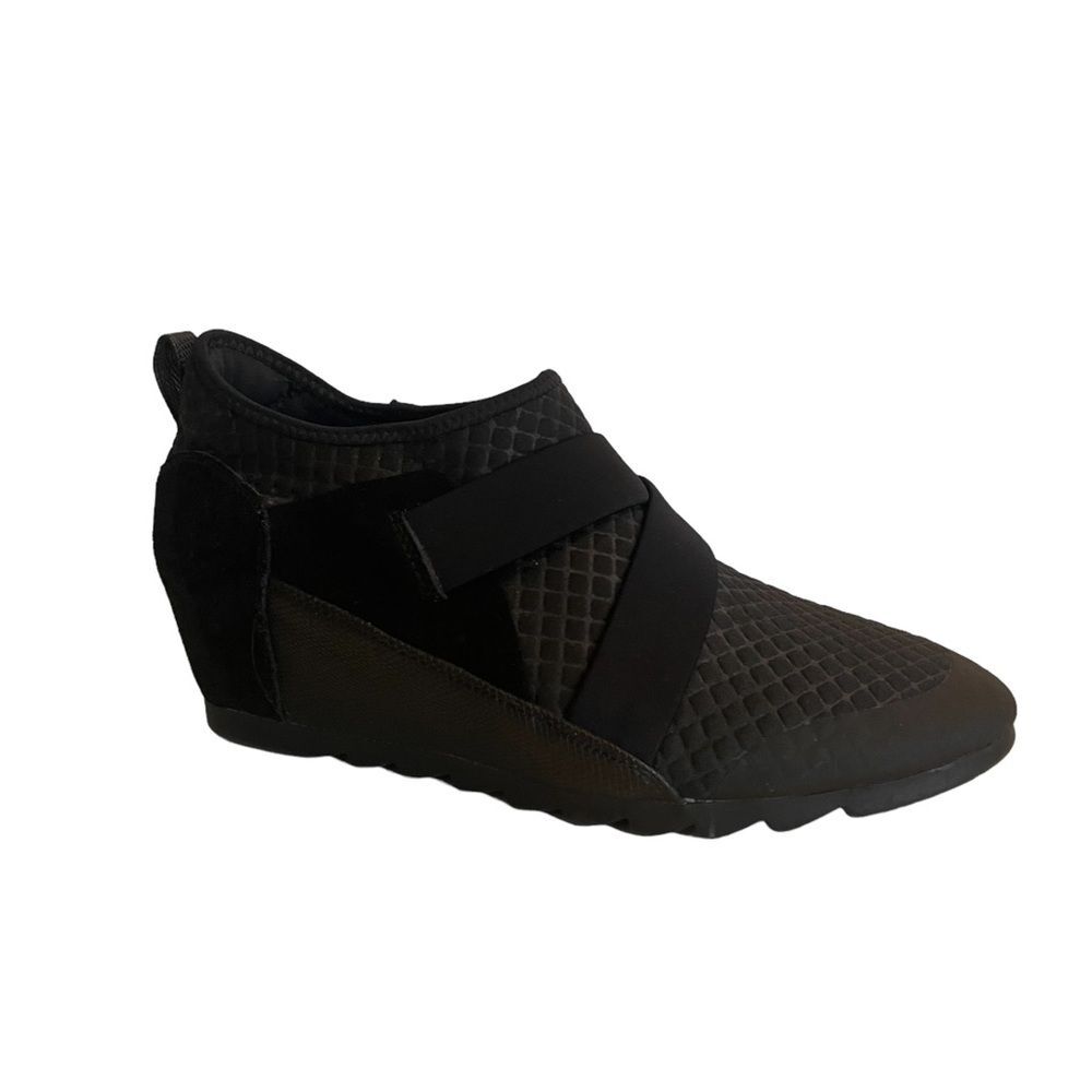 Baretraps Axle Wedge Slip On Ankle Boot, Women's Size 9 M,‎ Black MSRP: $89